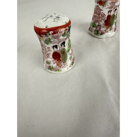 Japanese Antique China Salt and Pepper Shakers Geisha Floral St 1921-1941 - Picture 2 of 9